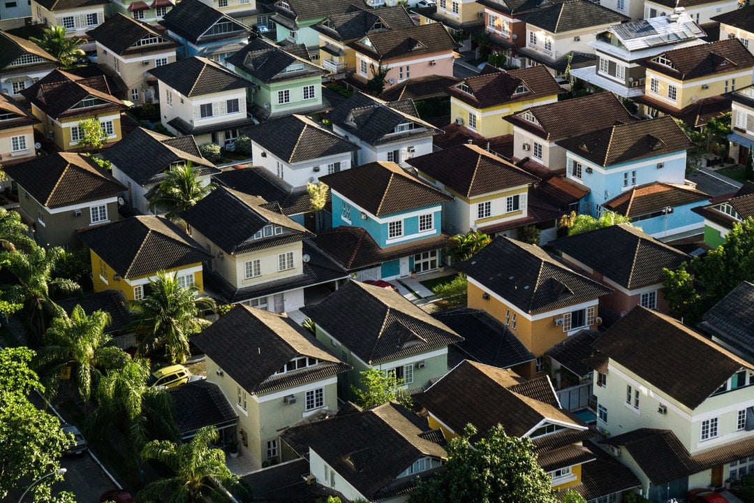 A row of homes in a neighborhood.